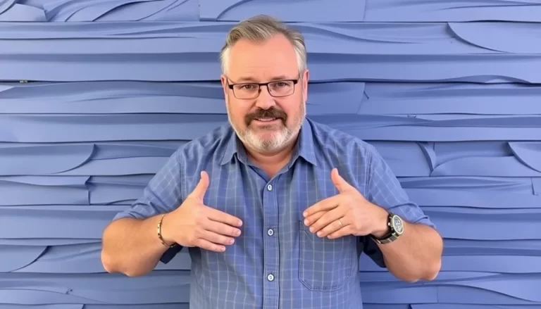 Michael Gross enseña cómo crear y colgar una pared de cuadros